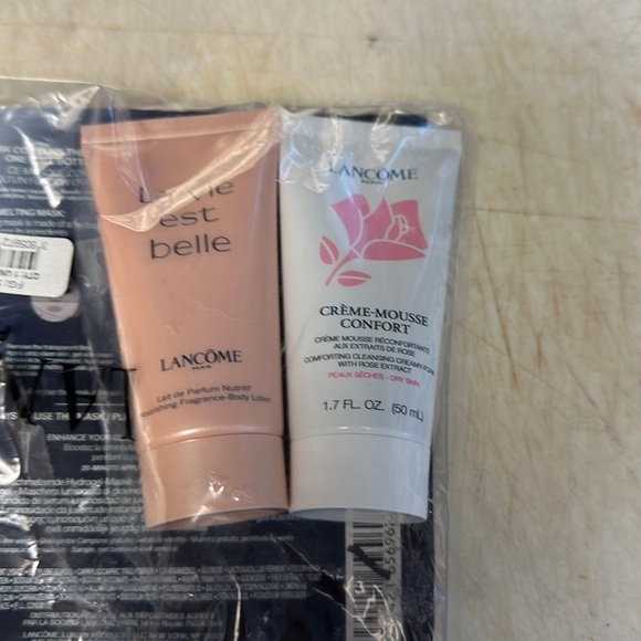 New sealed Lancome body lotion, cleanser, and 1 full face mask - Picture 1 of 3